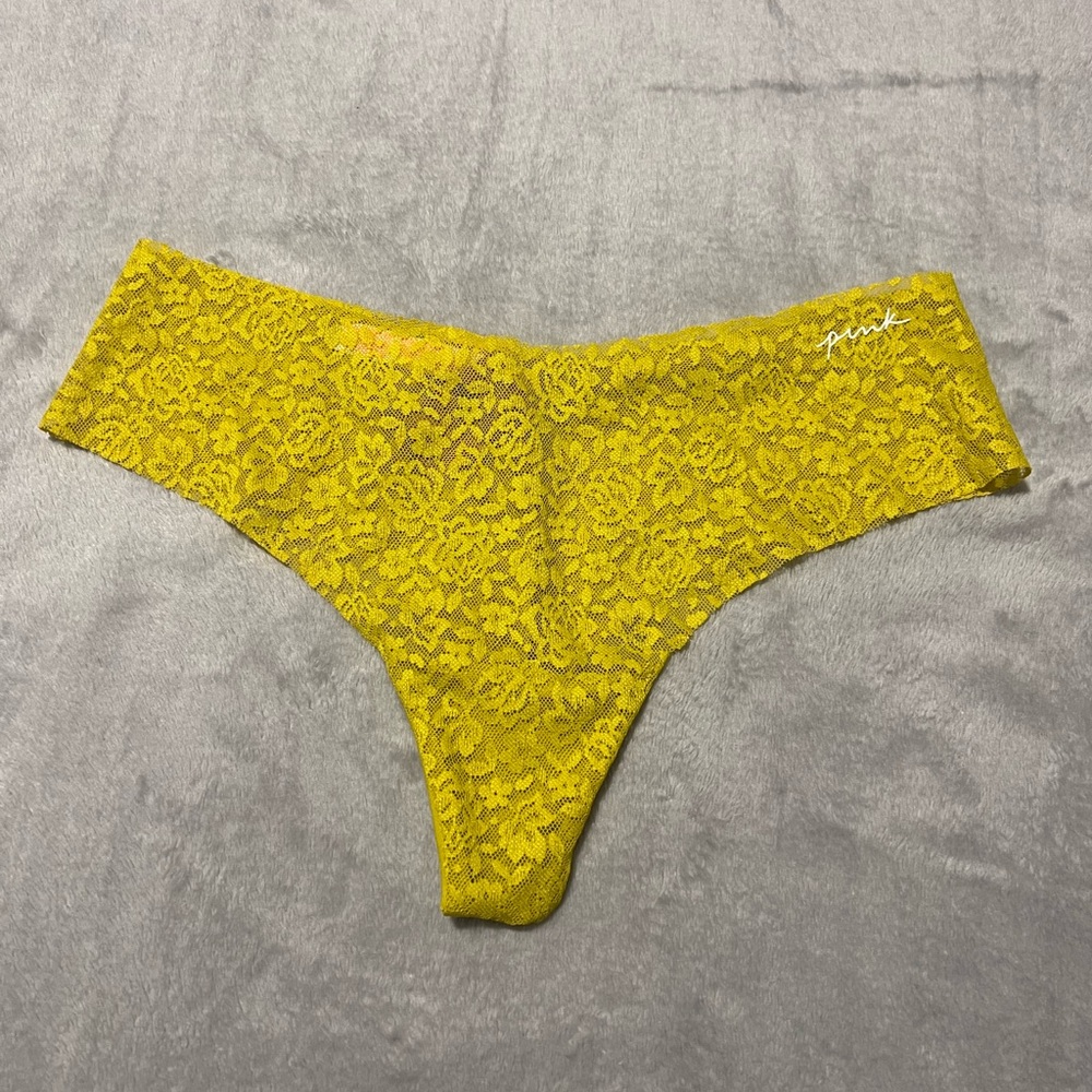 Victoria’s Secret Yellow Lace Cheeky underwear Thong (M)